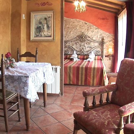 Allotjaments Rurals Can Pere Petit Santa Pau Extérieur photo